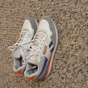 Womens size 8 reebok shoes